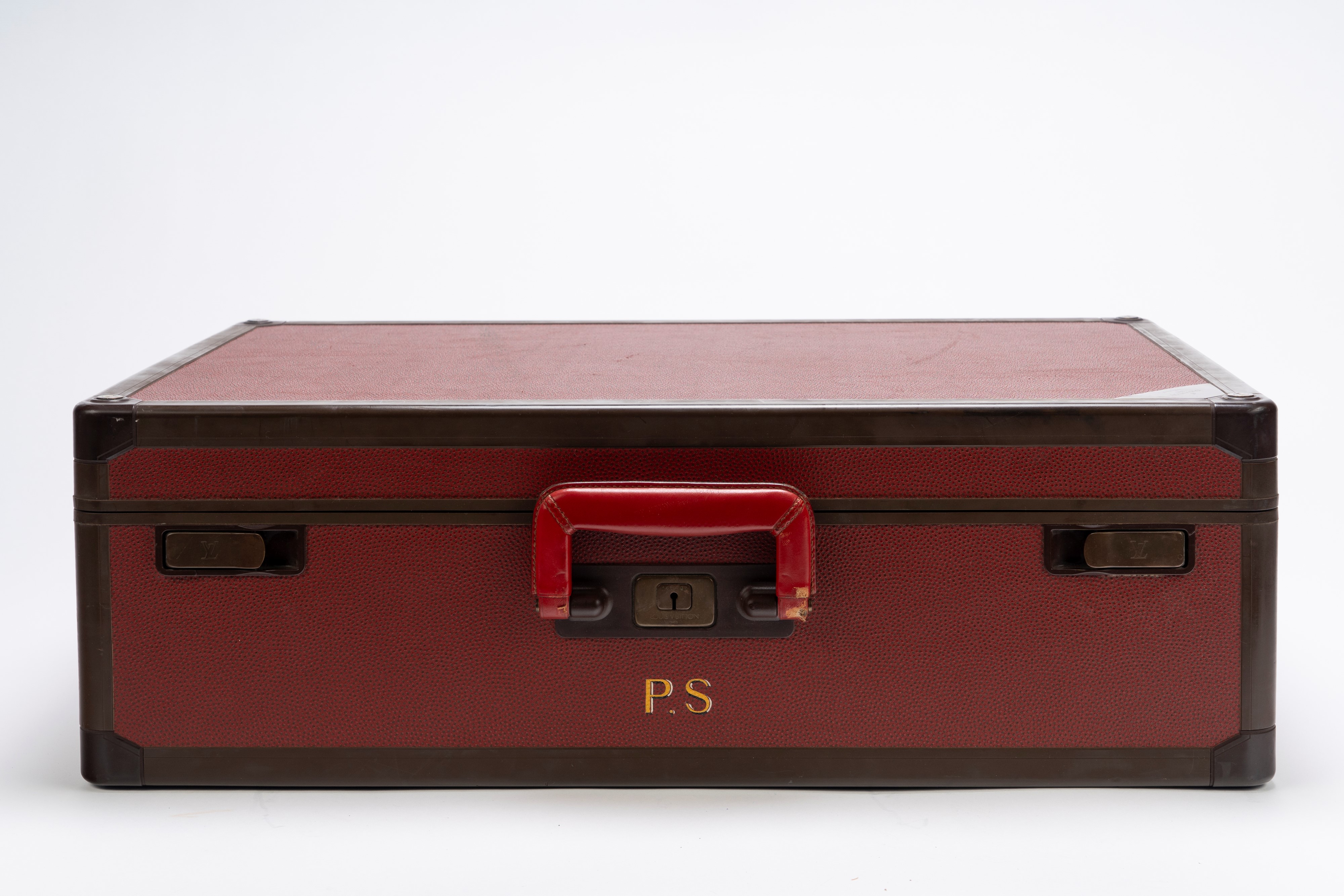 Louis Vuitton - Challenge Line 2 — Valigia rigida in pelle (burgundy), con interno beige e dettag...
