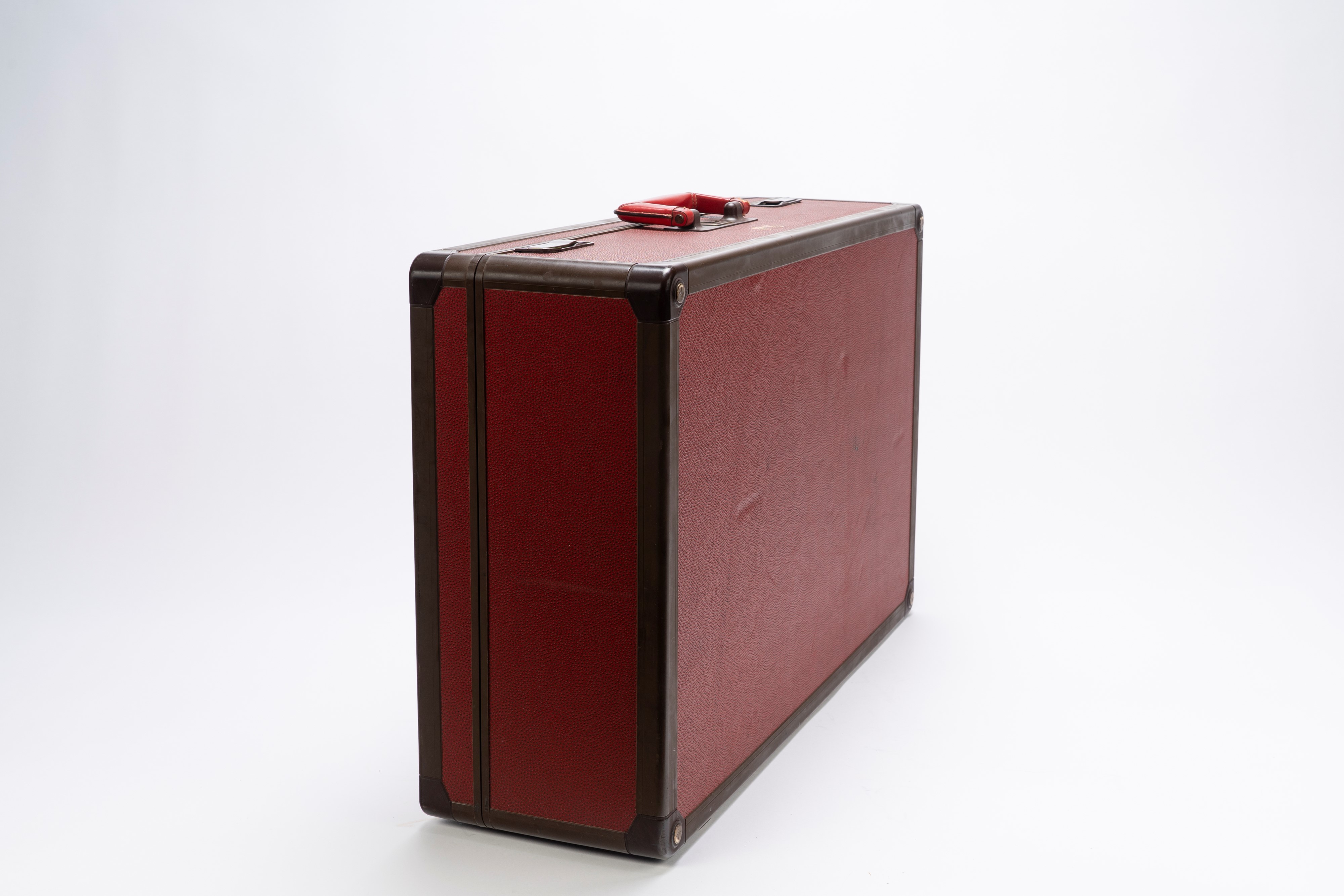 Louis Vuitton - Challenge Line 2 — Valigia rigida in pelle (burgundy), con interno beige e dettag...