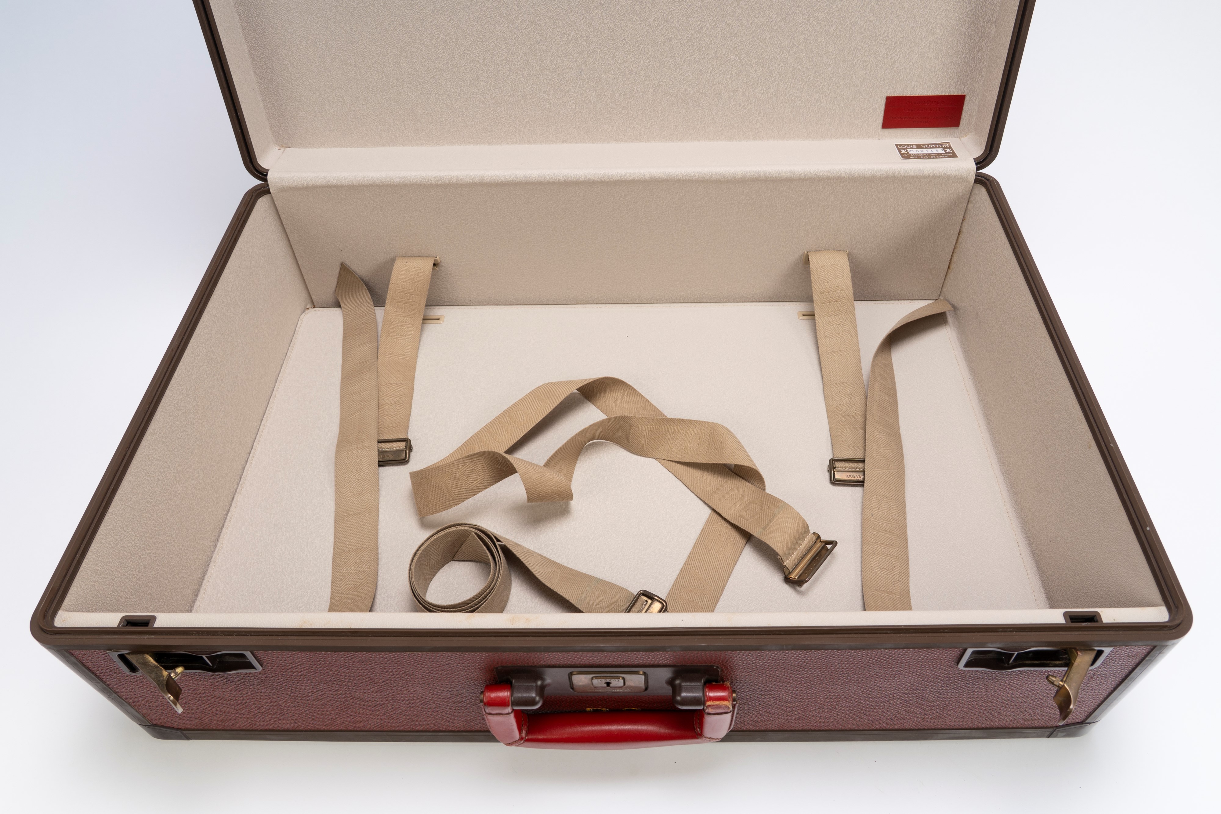 Louis Vuitton - Challenge Line 2 — Valigia rigida in pelle (burgundy), con interno beige e dettag...