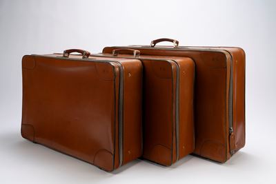 Set composto da tre valigie in cuoio