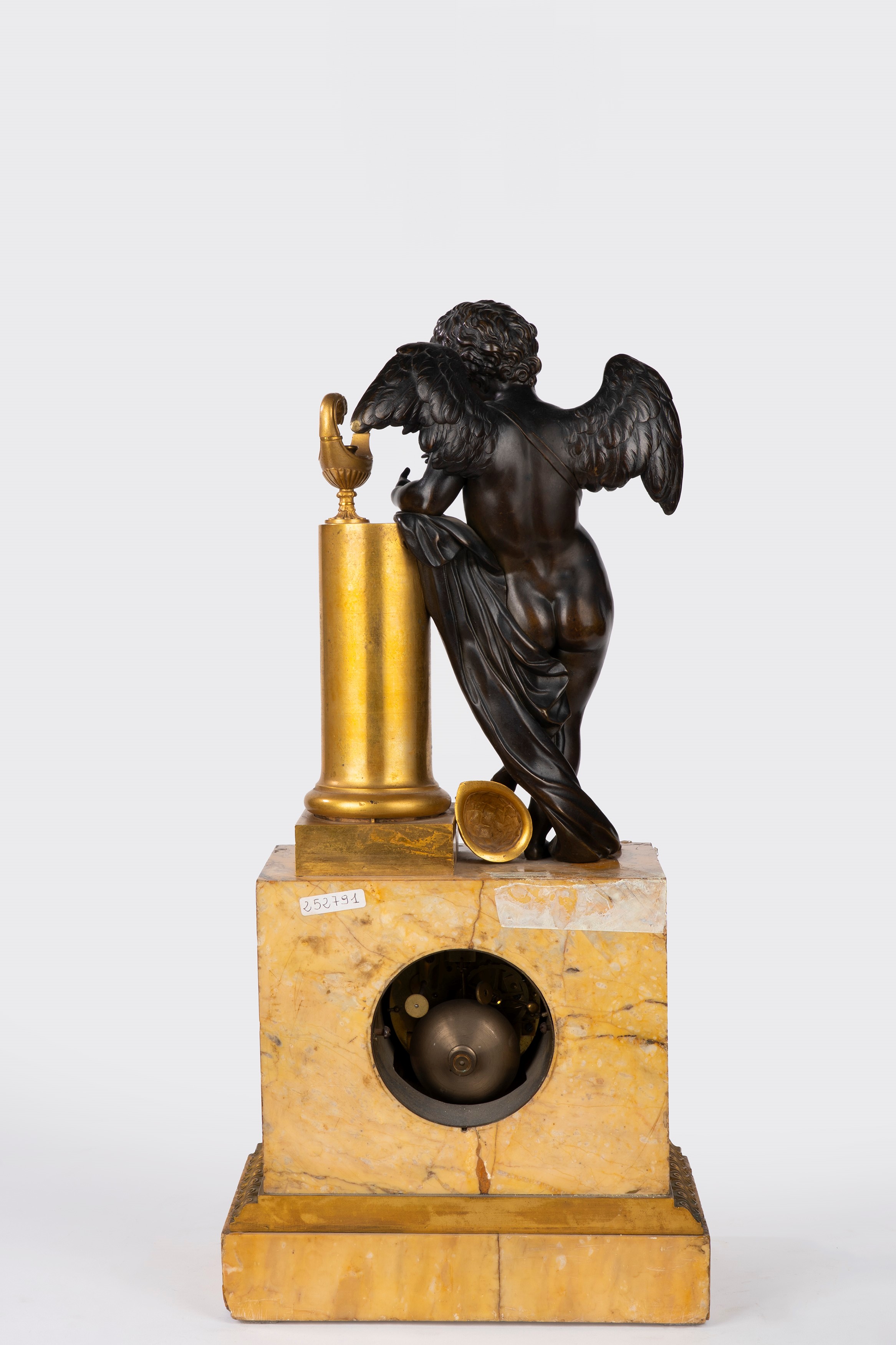 Orologio da appoggio in marmo giallo di Siena e bronzo dorato, Cupido, Francia, XIX secolo