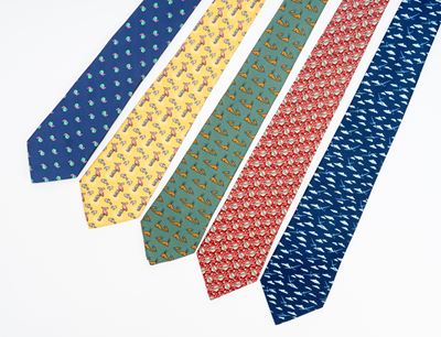 Lotto di cinque cravatte in twill di seta, vari colori e disegni