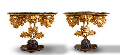 Coppia di consoles in legno scolpito, dipinto e dorato con piano in marmo verde, Roma, fine secol...