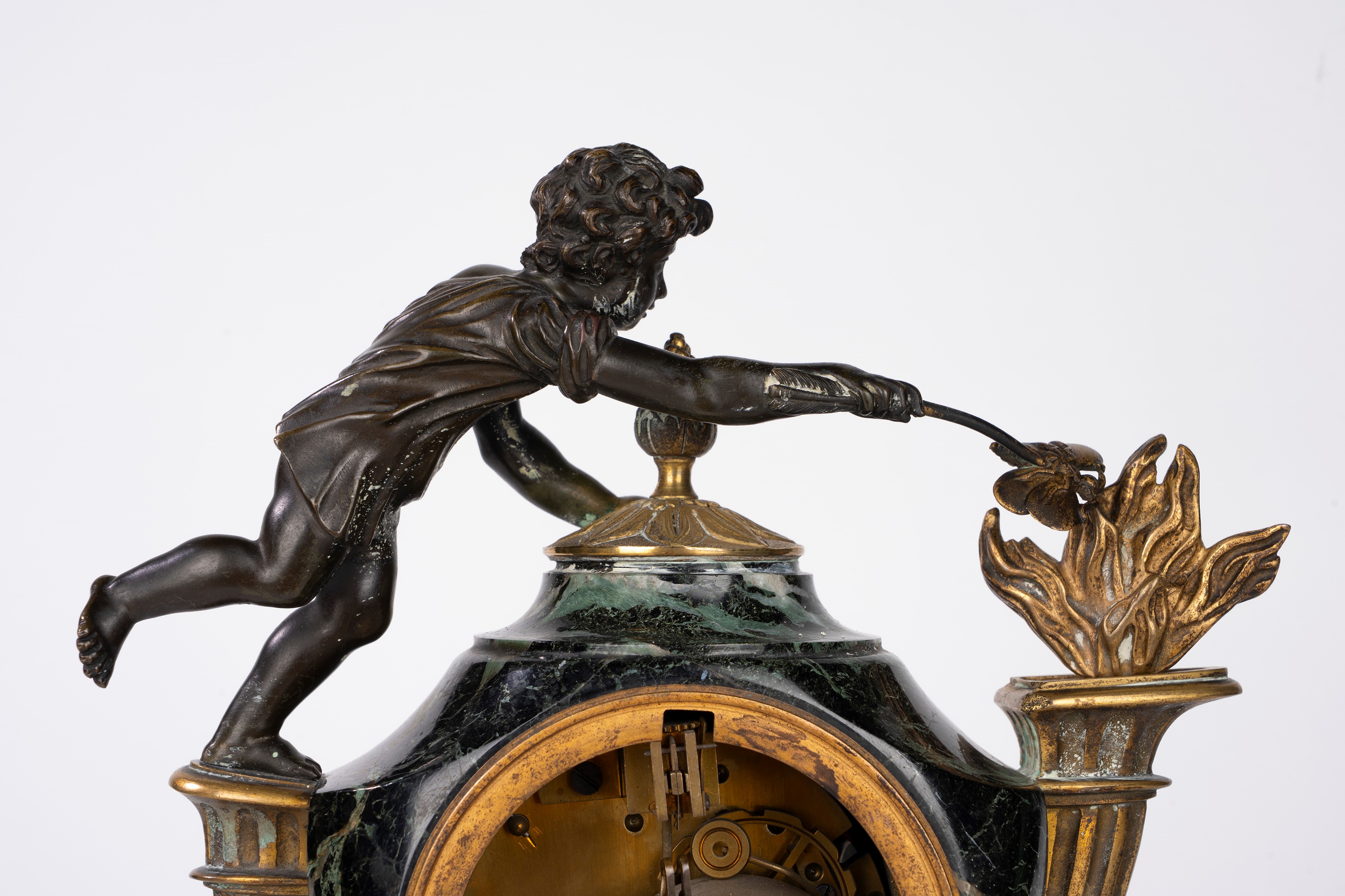 Trittico da camino Napoleone III, orologio in marmo verde e bronzo dorato e patinato, Francia, XI...