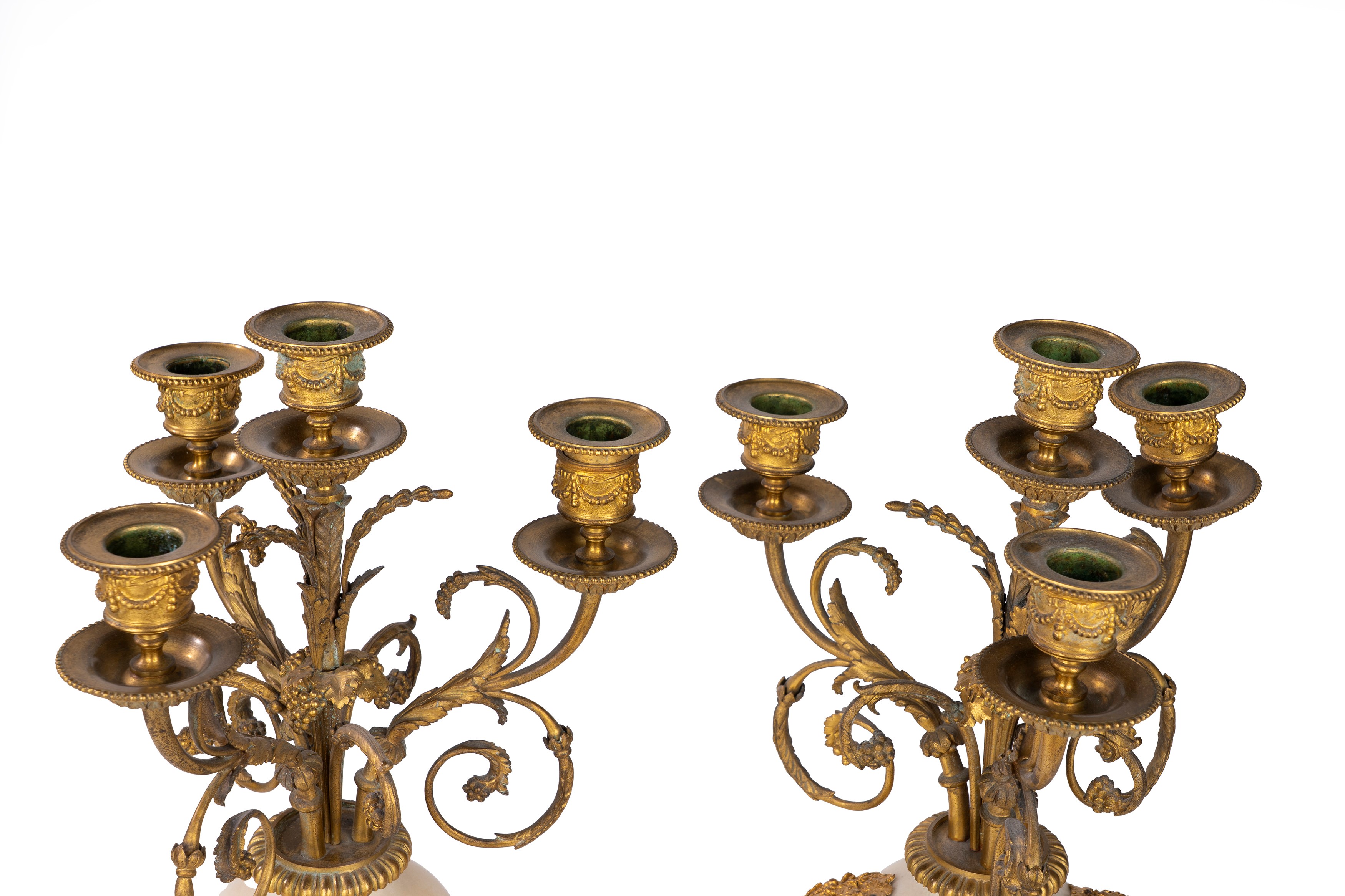 Coppia di candelabri in marmo bianco e bronzo dorato, Secolo XIX
