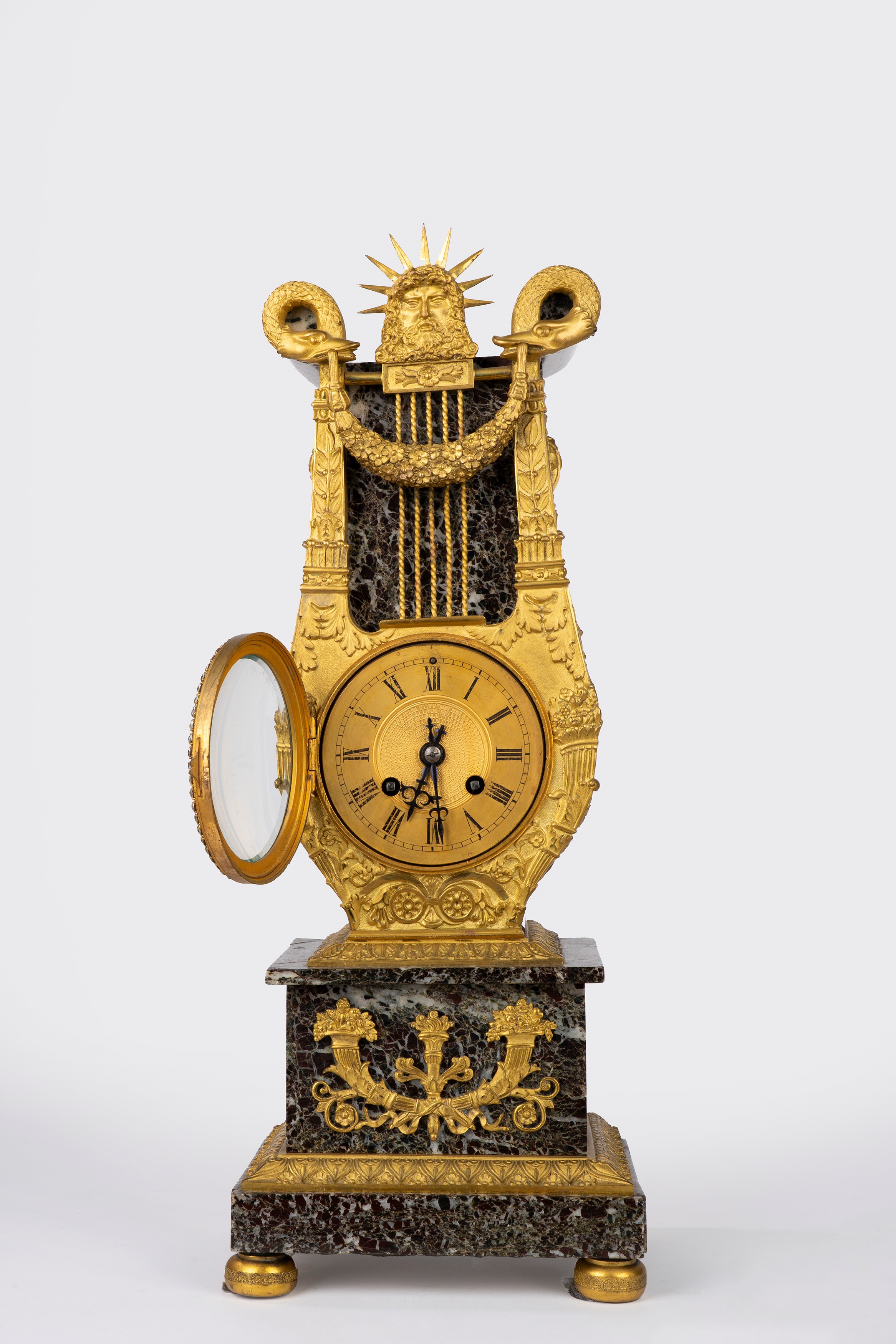 Pendola a Lira in Marmo Verde e Bronzo Dorato. Francia, Fine Secolo XIX