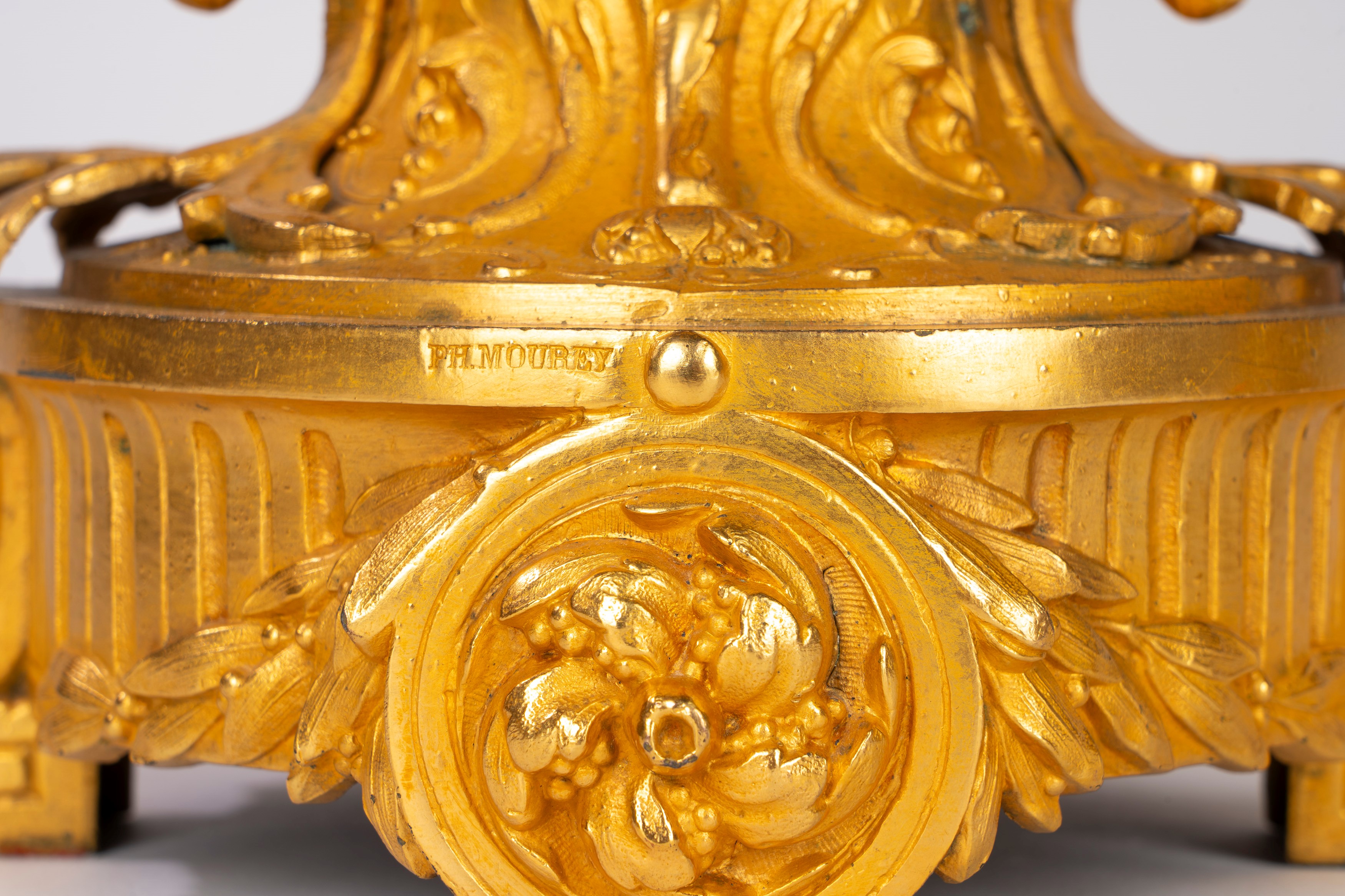 PH Mourey, Coppia di candelabri Napoleone III in bronzo dorato a cinque fiamme, Francia, XIX seco...