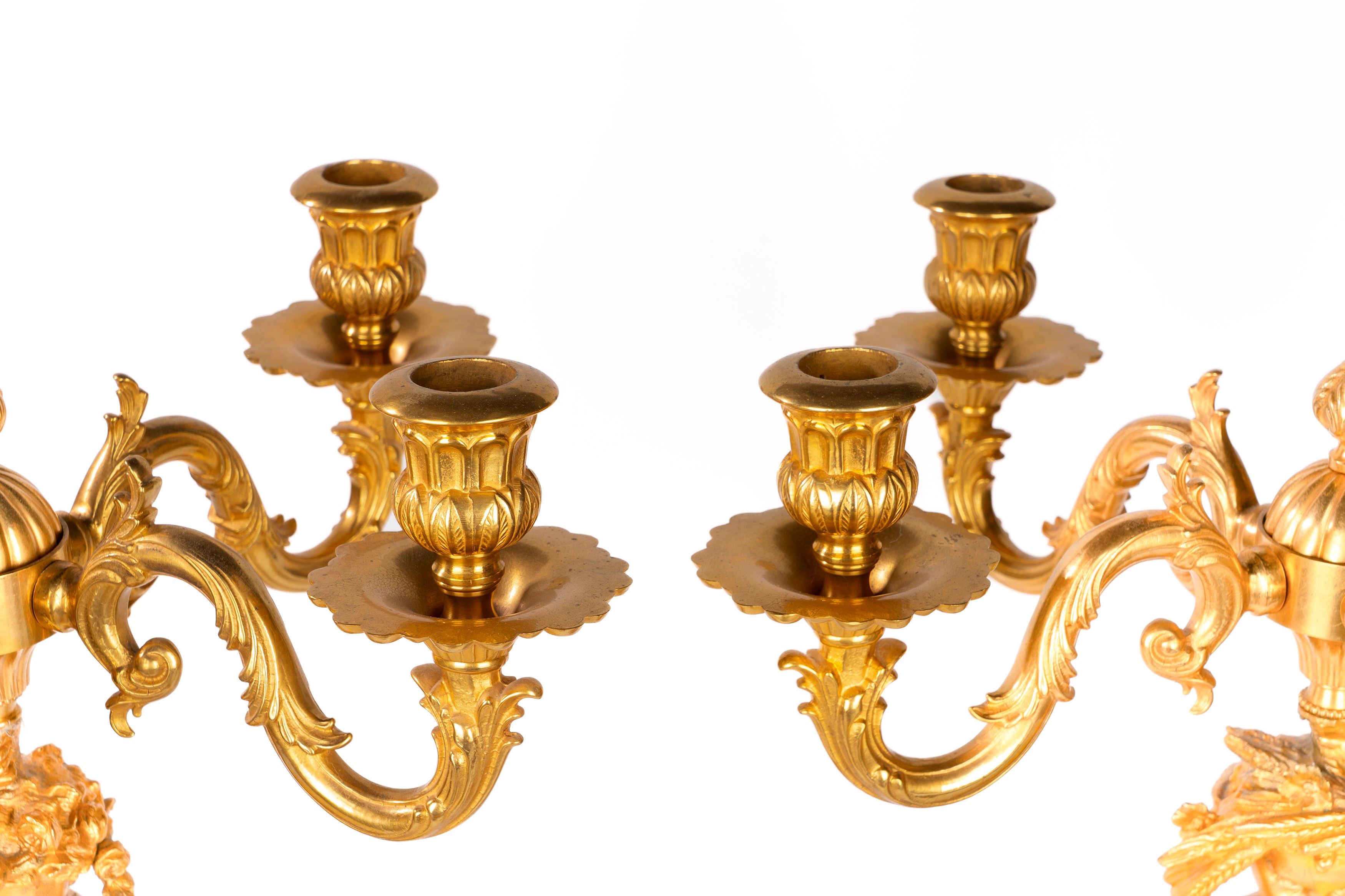 PH Mourey, Coppia di candelabri Napoleone III in bronzo dorato a cinque fiamme, Francia, XIX seco...