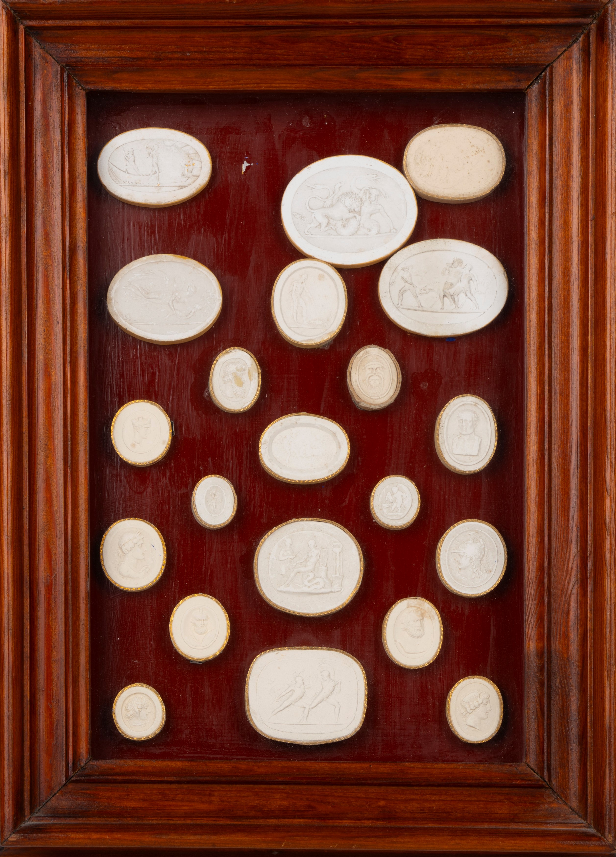 Collezione di Calchi in Gesso per Cammei, Entro Cornice. Secolo XIX