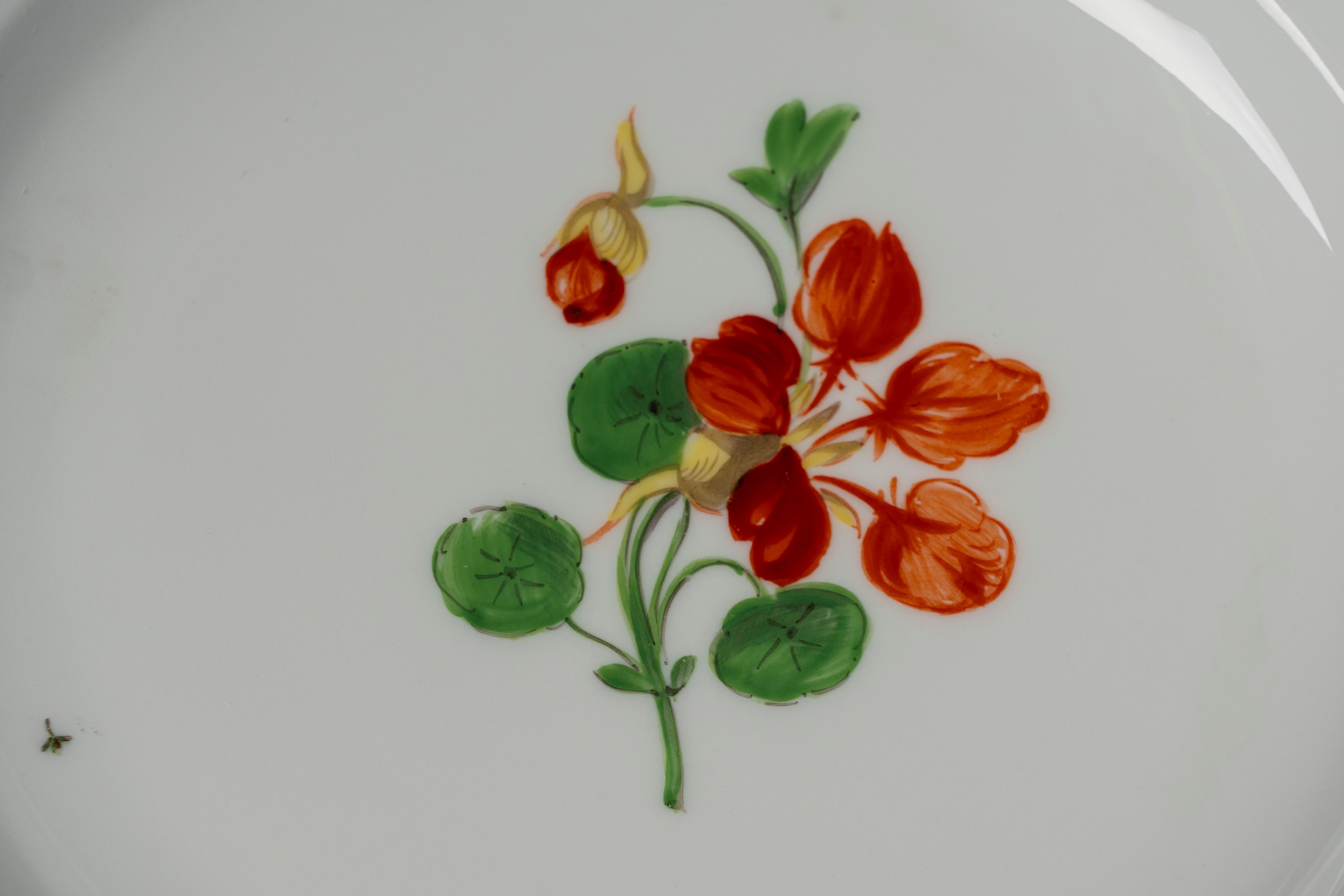 Cinque Tazze con Piattino e Due Piattini da Dolce in Porcellana Decorata a Fiori. Meissen, Fine S...