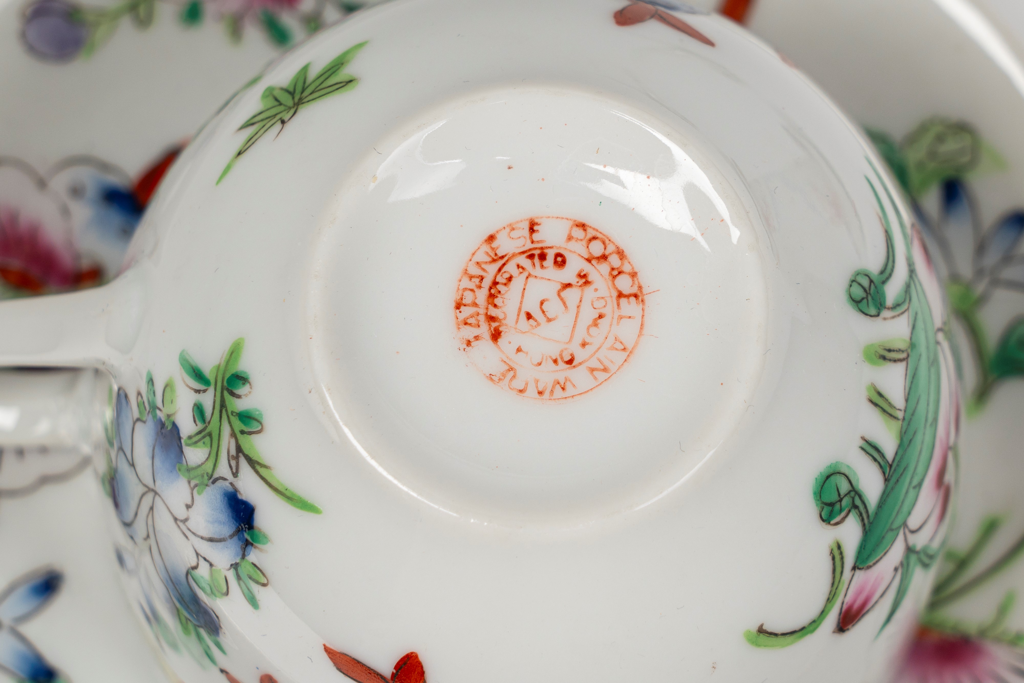 Porcellana orientale, Set con due tazze con piattino e cucchiaio da zuppa