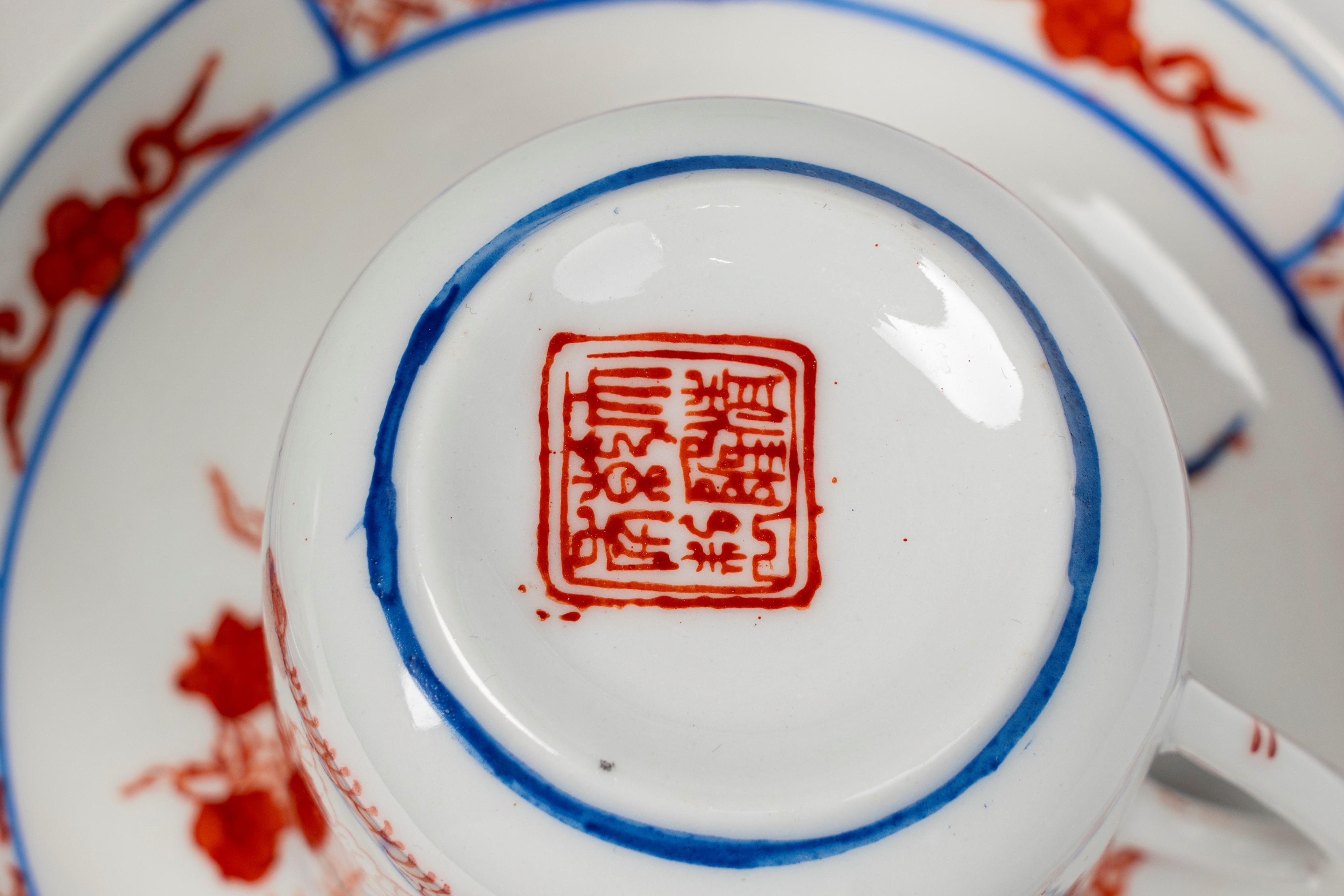 Porcellana orientale, Set con due tazze con piattino e cucchiaio da zuppa