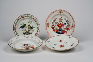 Quattro piatti in porcellana policroma. Manifatture differenti, Meissen e Ginori, fine secolo XIX