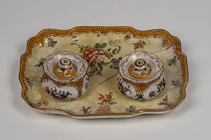 Polychrome porcelain inkwell with floral motifs. Dresden, late 19th century.