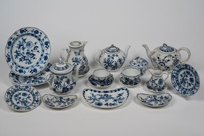 Assortimento di porcellane con decoro a “cipolla”, Meissen e manifatture tedesche, fine XIX–iniz...