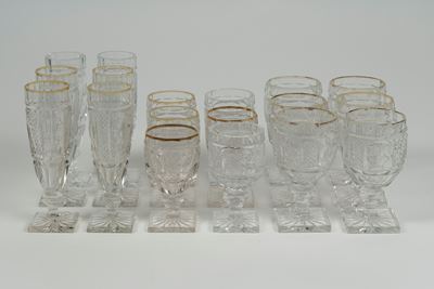 Dodici Calici da Champagne, Dodici da Acqua e Tredici da Vino in Cristallo Molato Incolore con Bo...