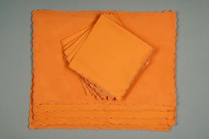 Sei tovagliette all'americana in raso di cotone con sei tovaglioli in fiandra arancioni