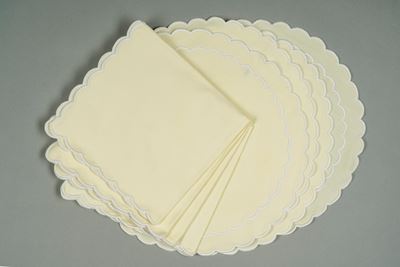 Pratesi. Quattro Tovagliette da Colazione Circolari in Raso di Cotone con Quattro Tovaglioli Gial...
