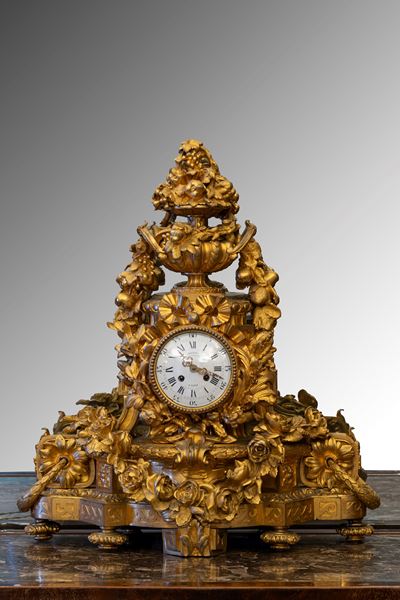 Denière, Pendola da appoggio in bronzo dorato, Parigi, ultimo quarto del XIX secolo