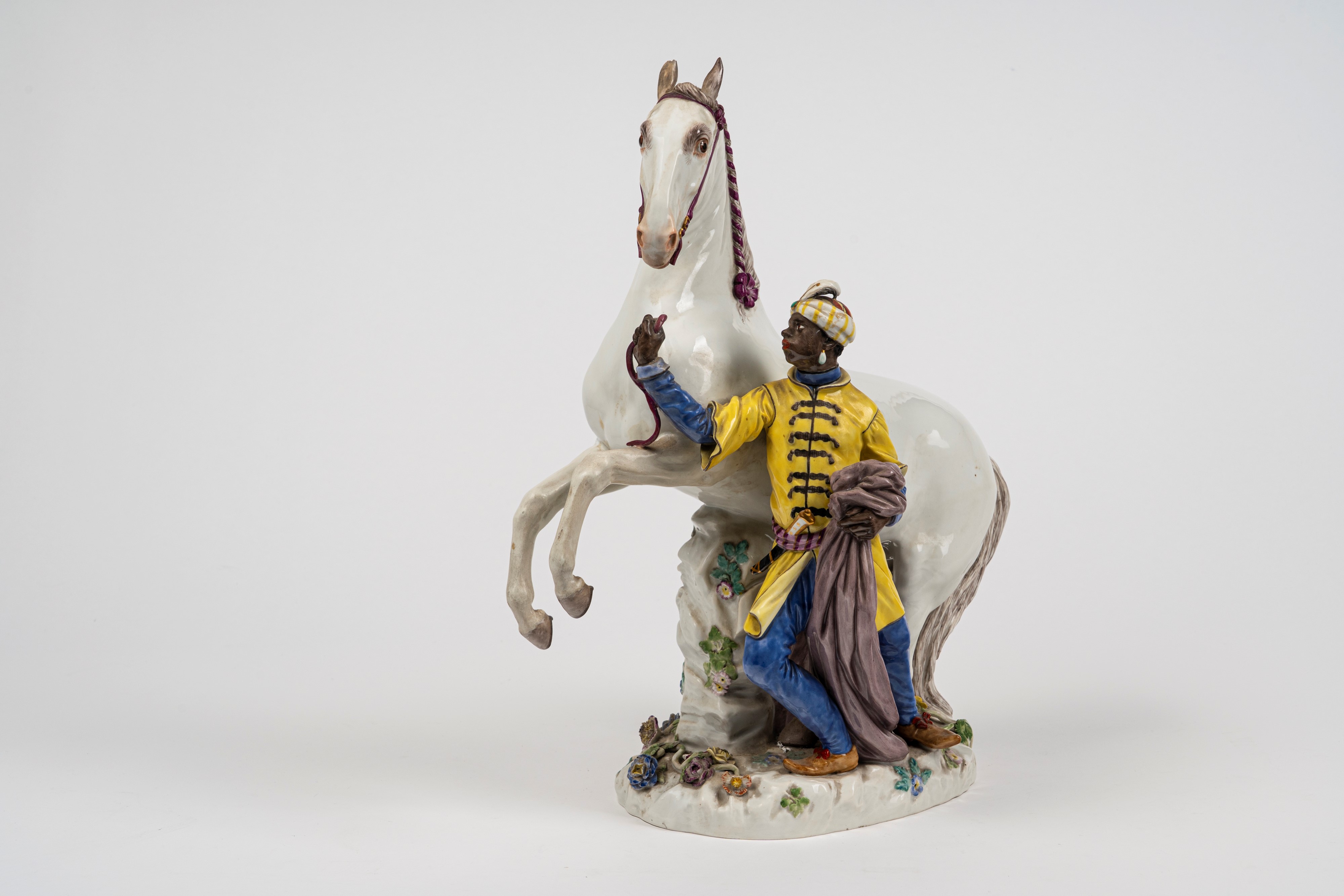 Moro con cavallo bianco, grande gruppo in porcellana policroma. Meissen, fine secolo XIX