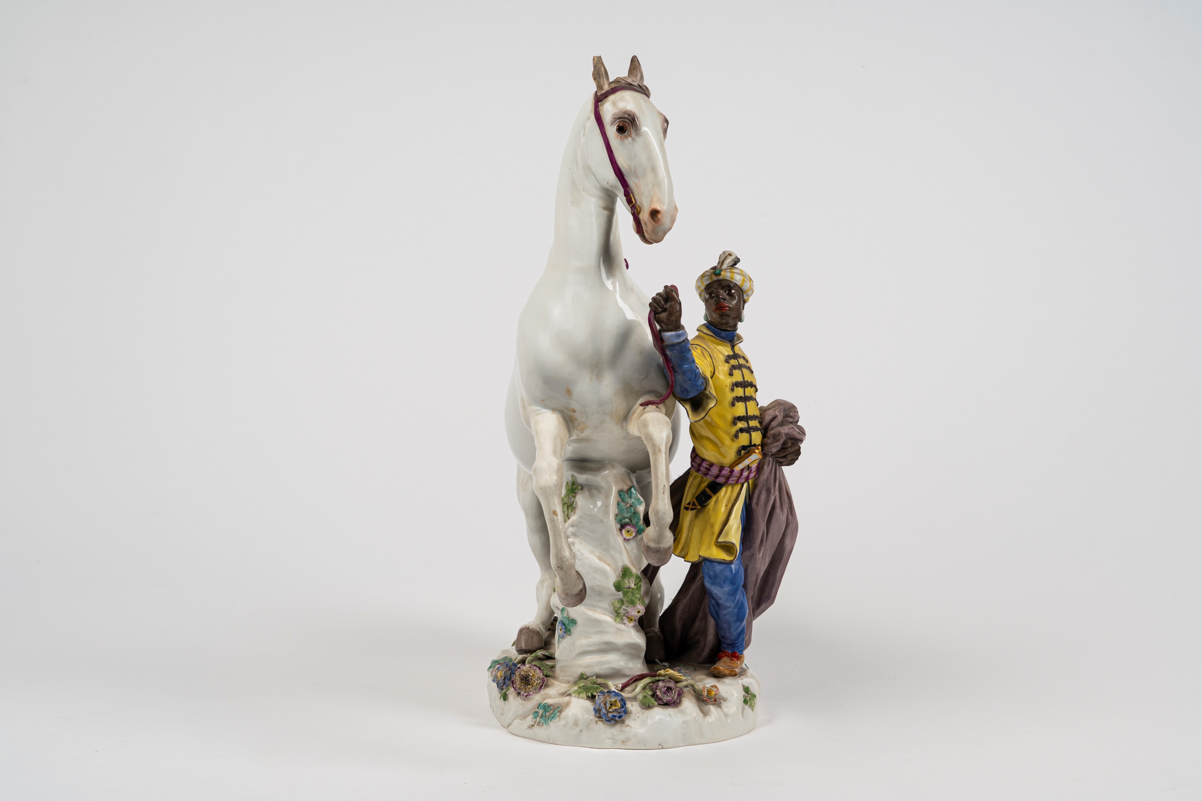 Moro con cavallo bianco, grande gruppo in porcellana policroma. Meissen, fine secolo XIX