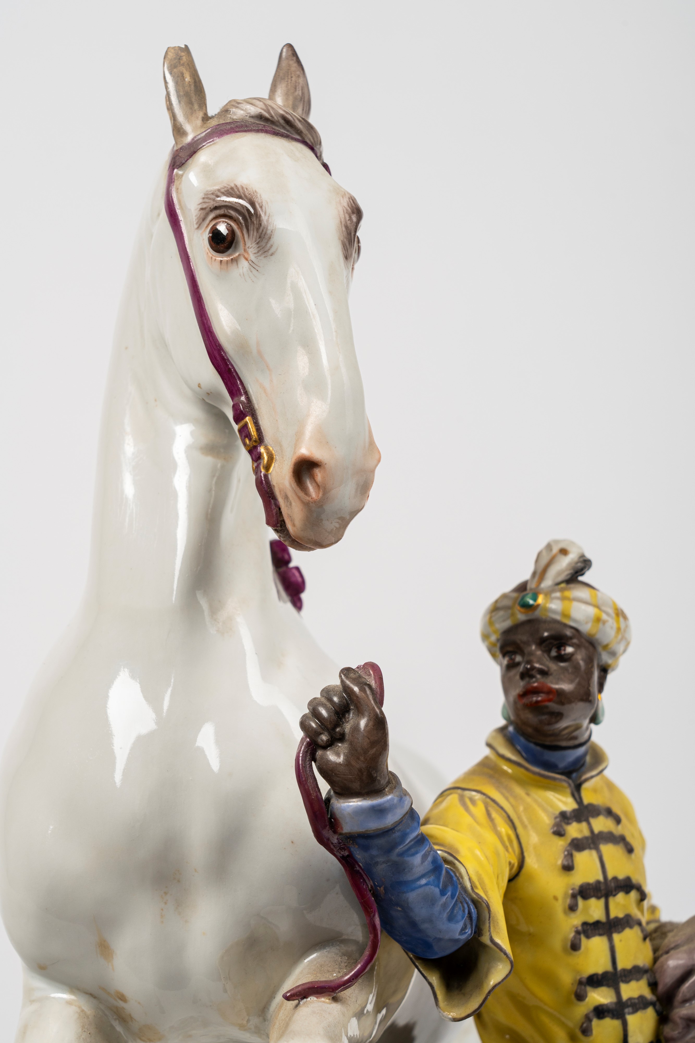 Moro con cavallo bianco, grande gruppo in porcellana policroma. Meissen, fine secolo XIX