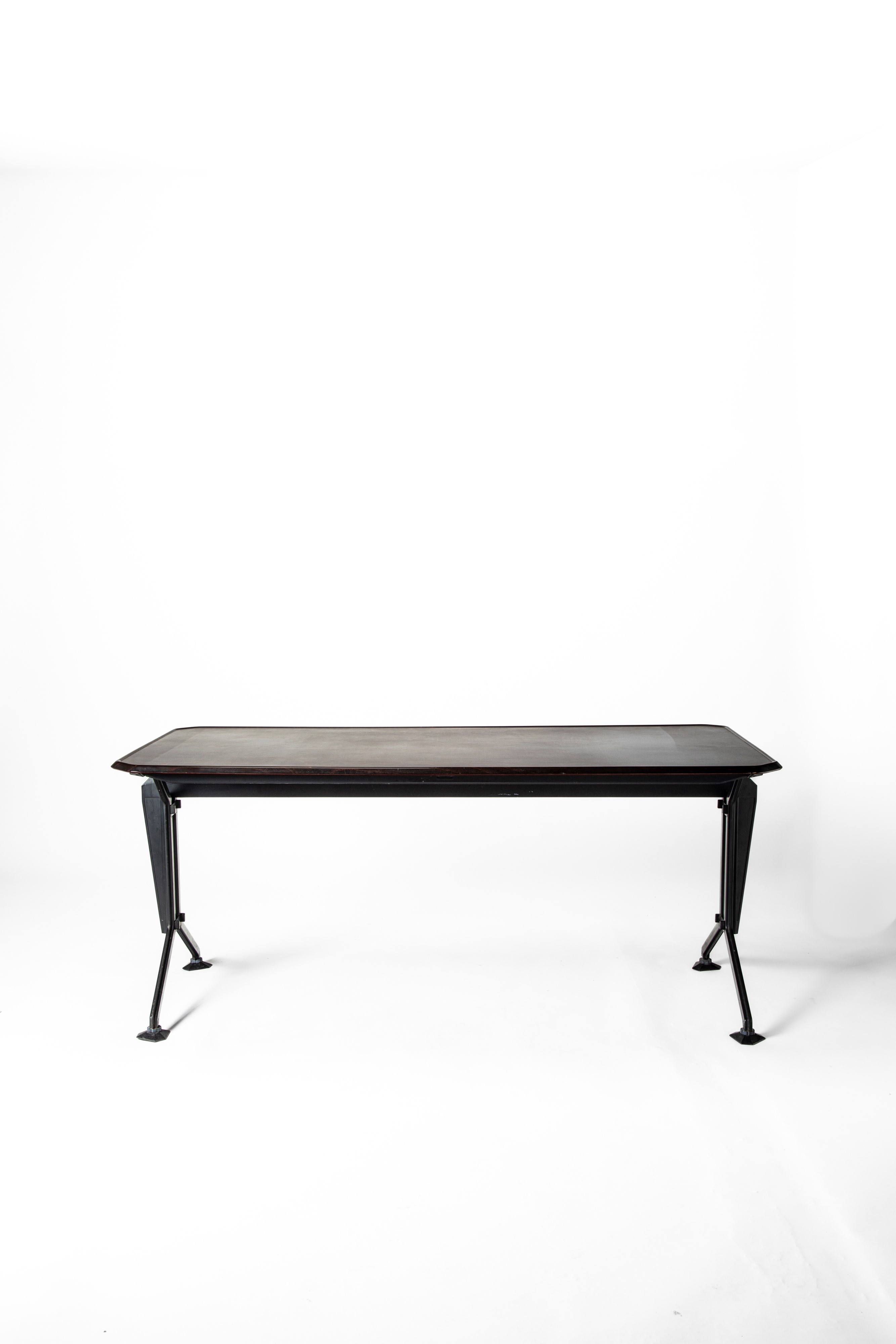 Gruppo Bbpr - Olivetti, Scrivania modello 'Arco', legno, formica e metallo, 1960 circa