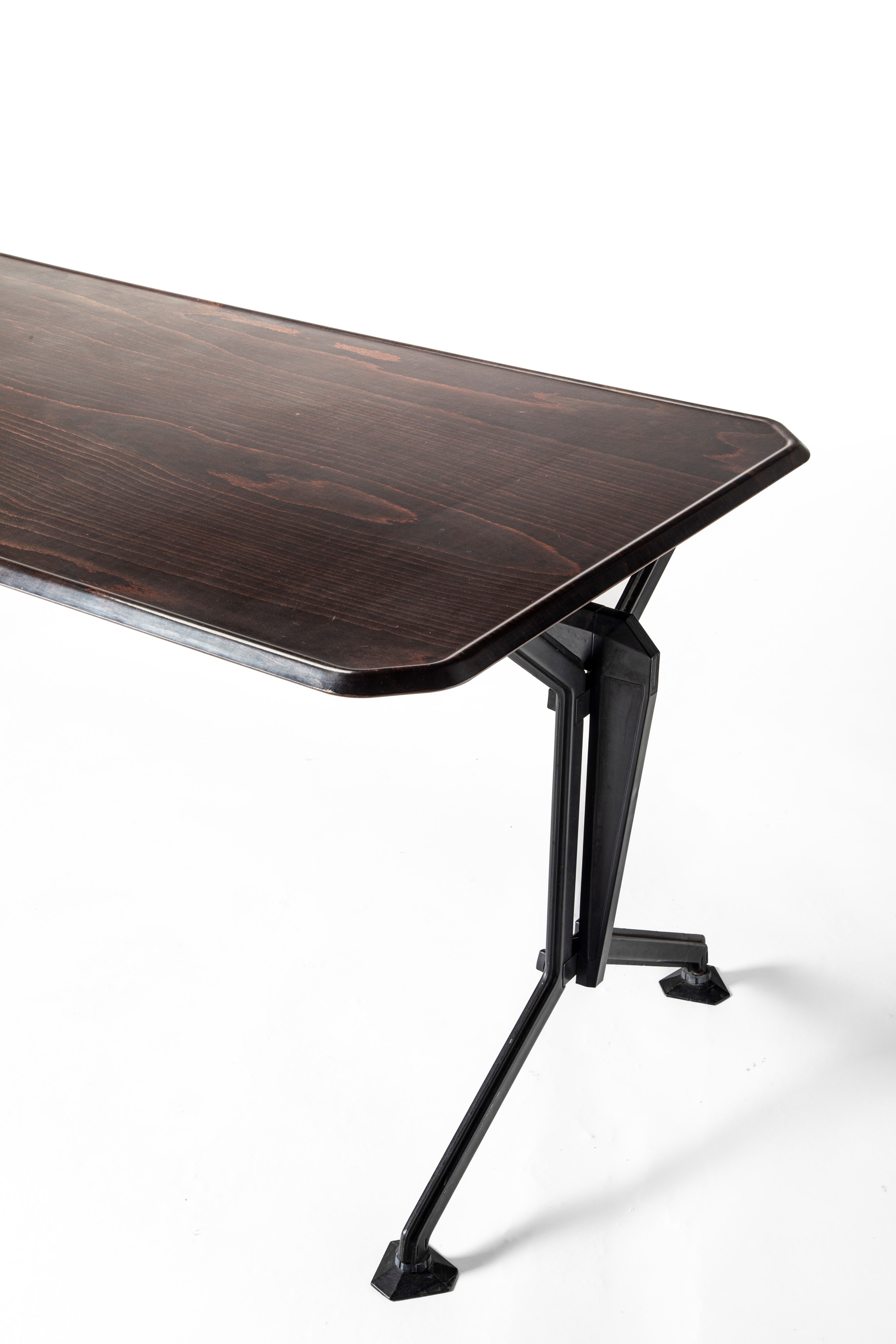 Gruppo Bbpr - Olivetti, Scrivania modello 'Arco', legno, formica e metallo, 1960 circa
