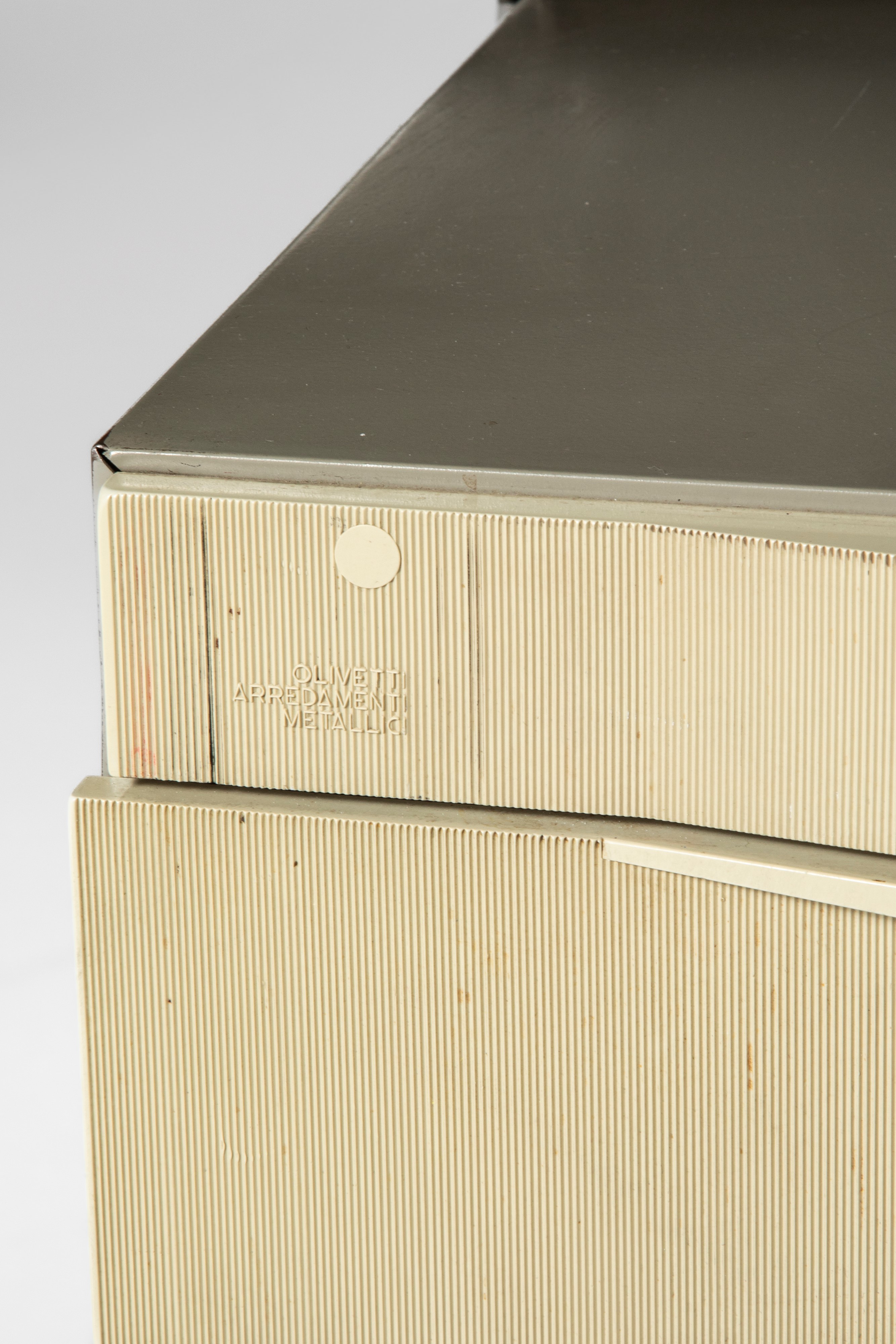 Gruppo Bbpr - Olivetti Synthesis, Scrivania modello TS803 e lampada modello X20 (1962)