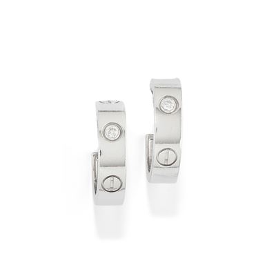 Orecchini in oro bianco 18k della collezione Love, con diamanti taglio brillante (1998)