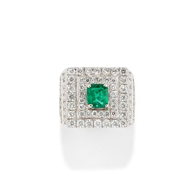 Anello in oro bianco 18k con smeraldo e diamanti