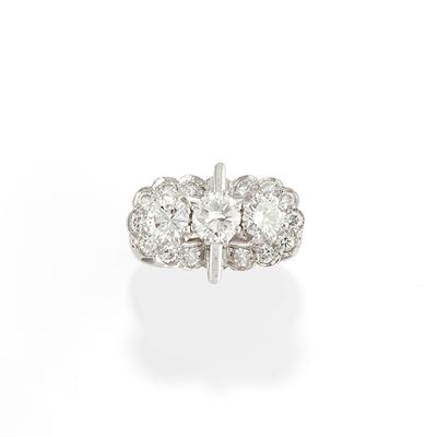 Anello in platino con diamanti taglio brillante