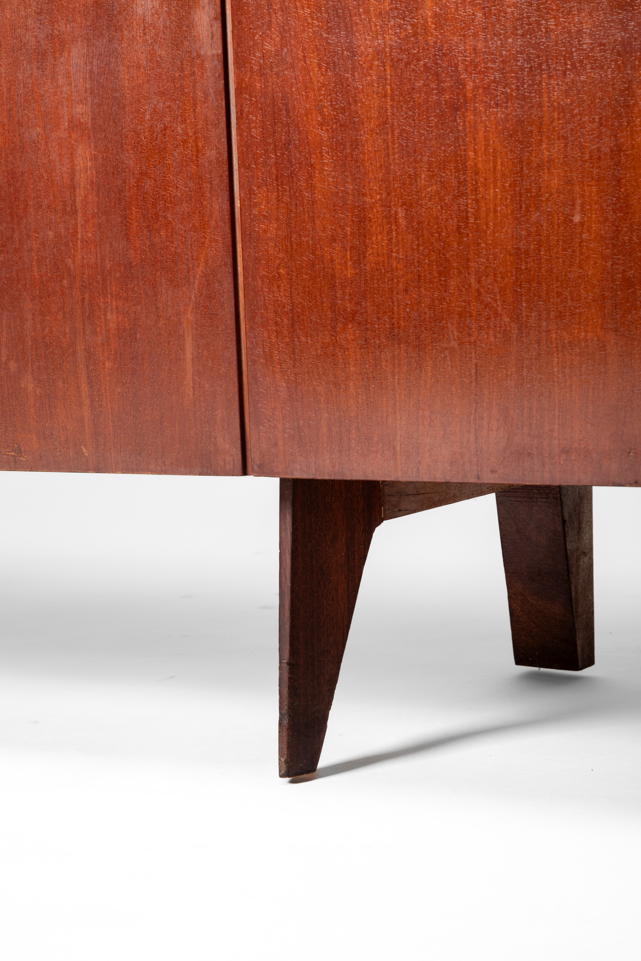Silvio Cavatorta - Credenza in legno e ottone