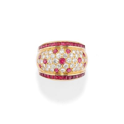 Anello in oro giallo 18k con diamanti e rubini