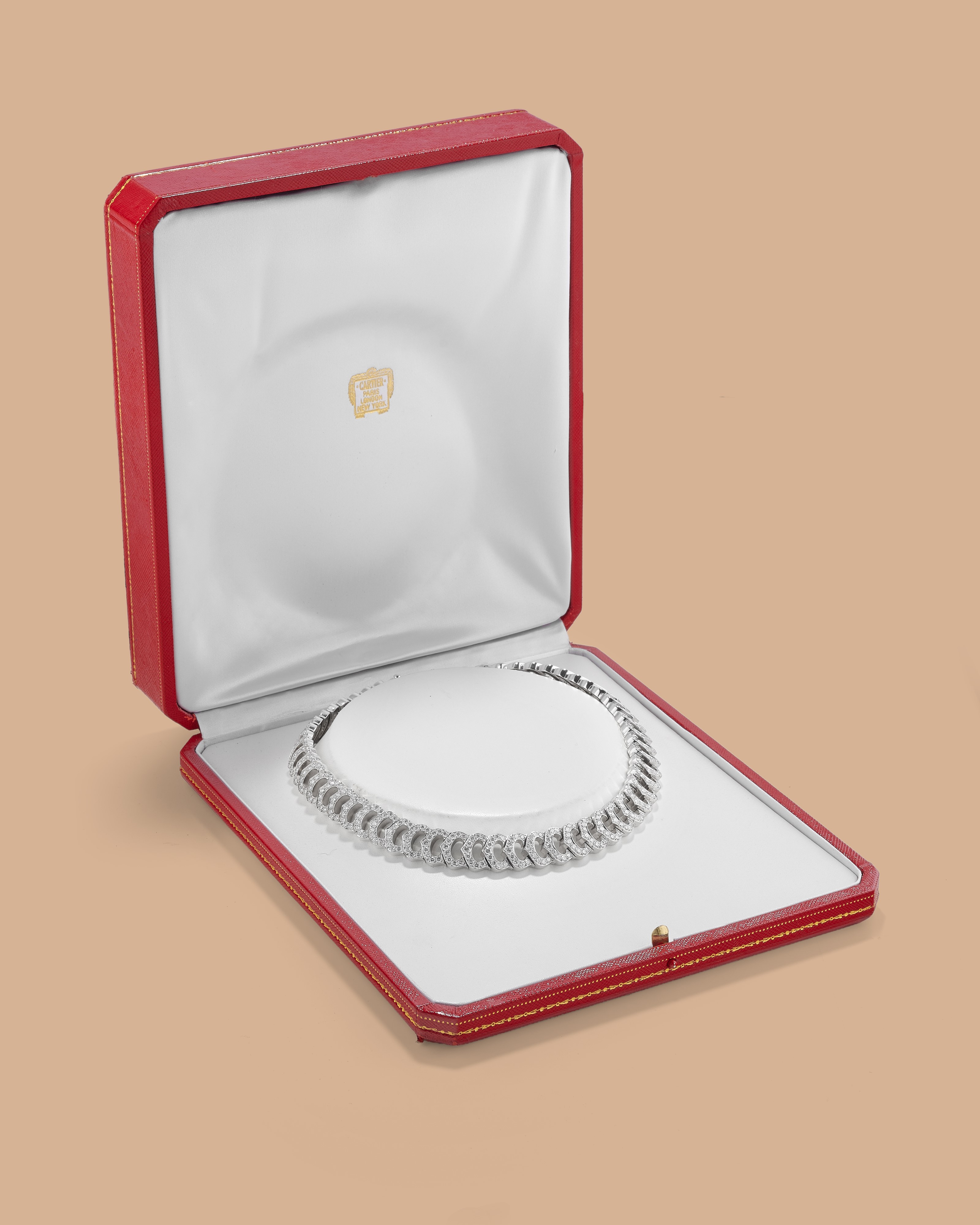 Cartier - Collana Collezione C in oro bianco 18k con pavé di diamanti