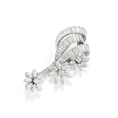 Spilla in platino con diamanti, baguette e marquise