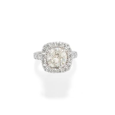 Anello in oro bianco 18k con diamante centrale taglio vecchio