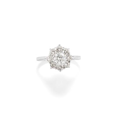 Anello in oro bianco 18k con diamante centrale e contorno in diamanti
