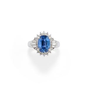 Anello con zaffiro e diamanti