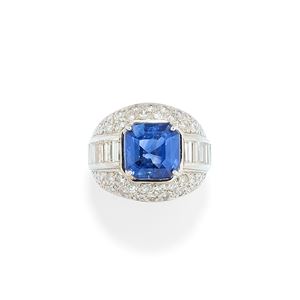 Anello con zaffiro e diamanti