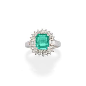 Anello con smeraldo e diamanti