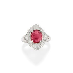 Anello con rubino e diamanti