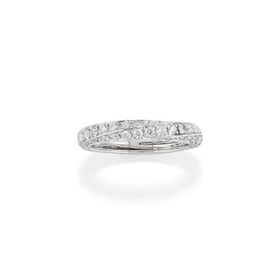Anello eternity a torchon in oro bianco 18k con diamanti taglio brillante