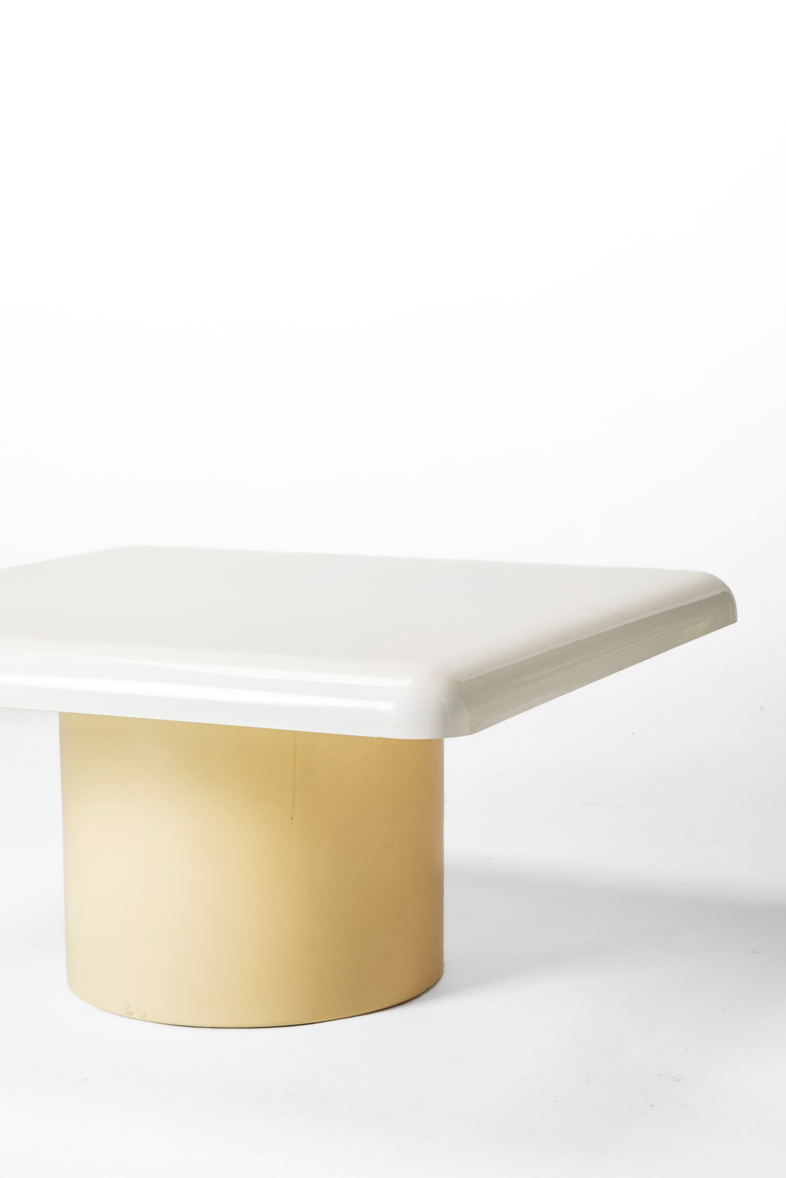 Tavolo basso modello 'Stadio 80-ARA'