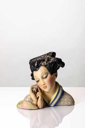 Figura femminile orientale