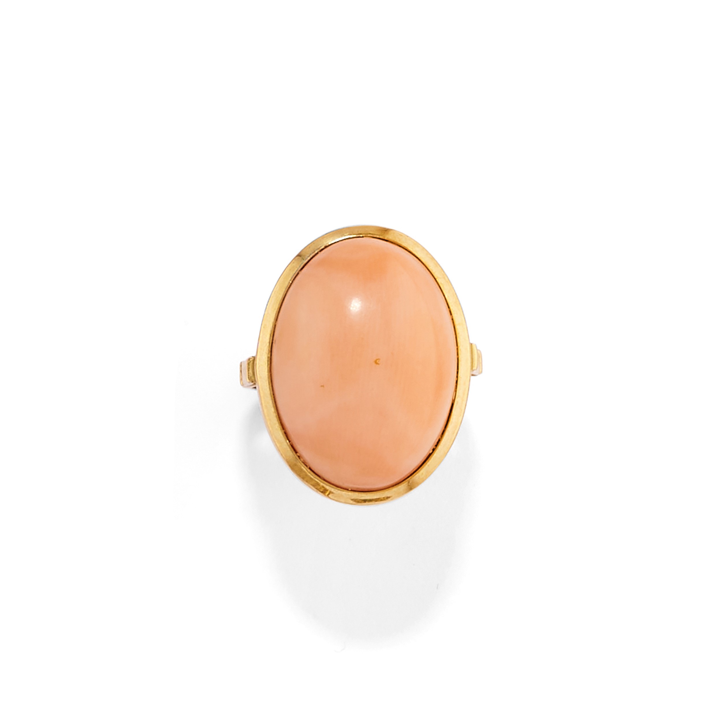 Insieme di gioielli in oro giallo 18k, corallo, granati, smalti e turchese (tre anelli e spilla a...
