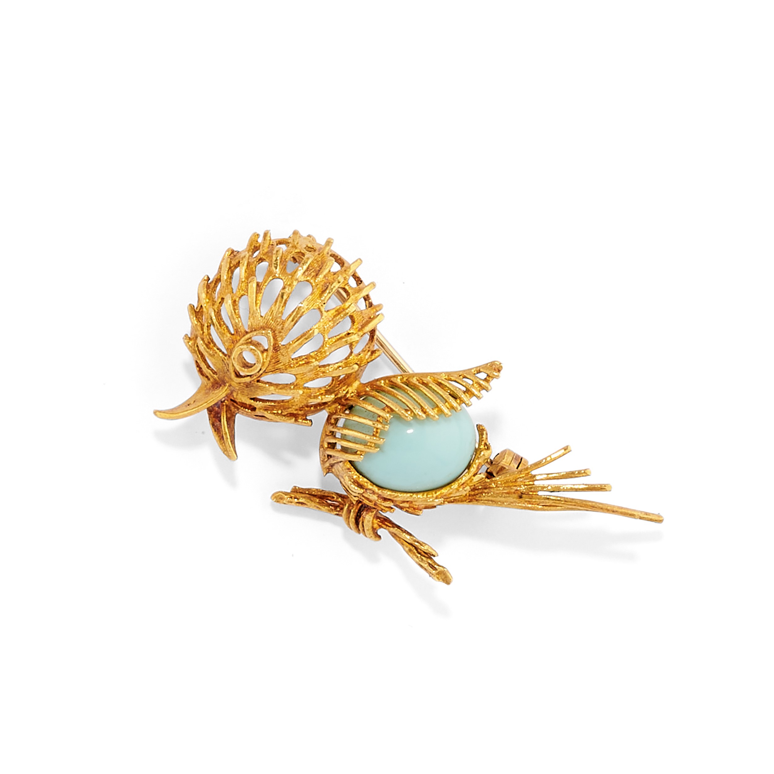Insieme di gioielli in oro giallo 18k, corallo, granati, smalti e turchese (tre anelli e spilla a...