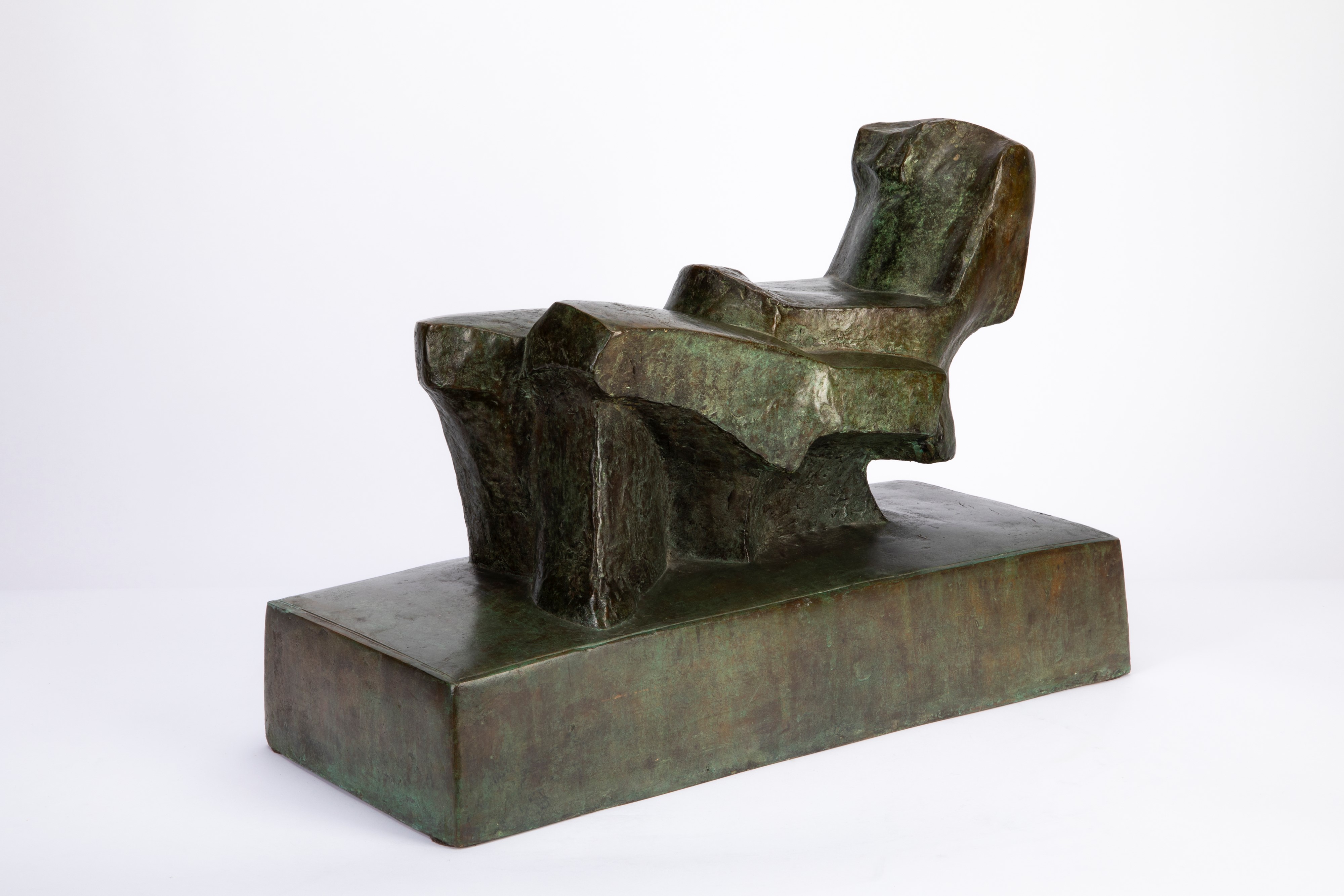 Mario Negri - Figura allungata con uomo seduto, bronzo (1967)
