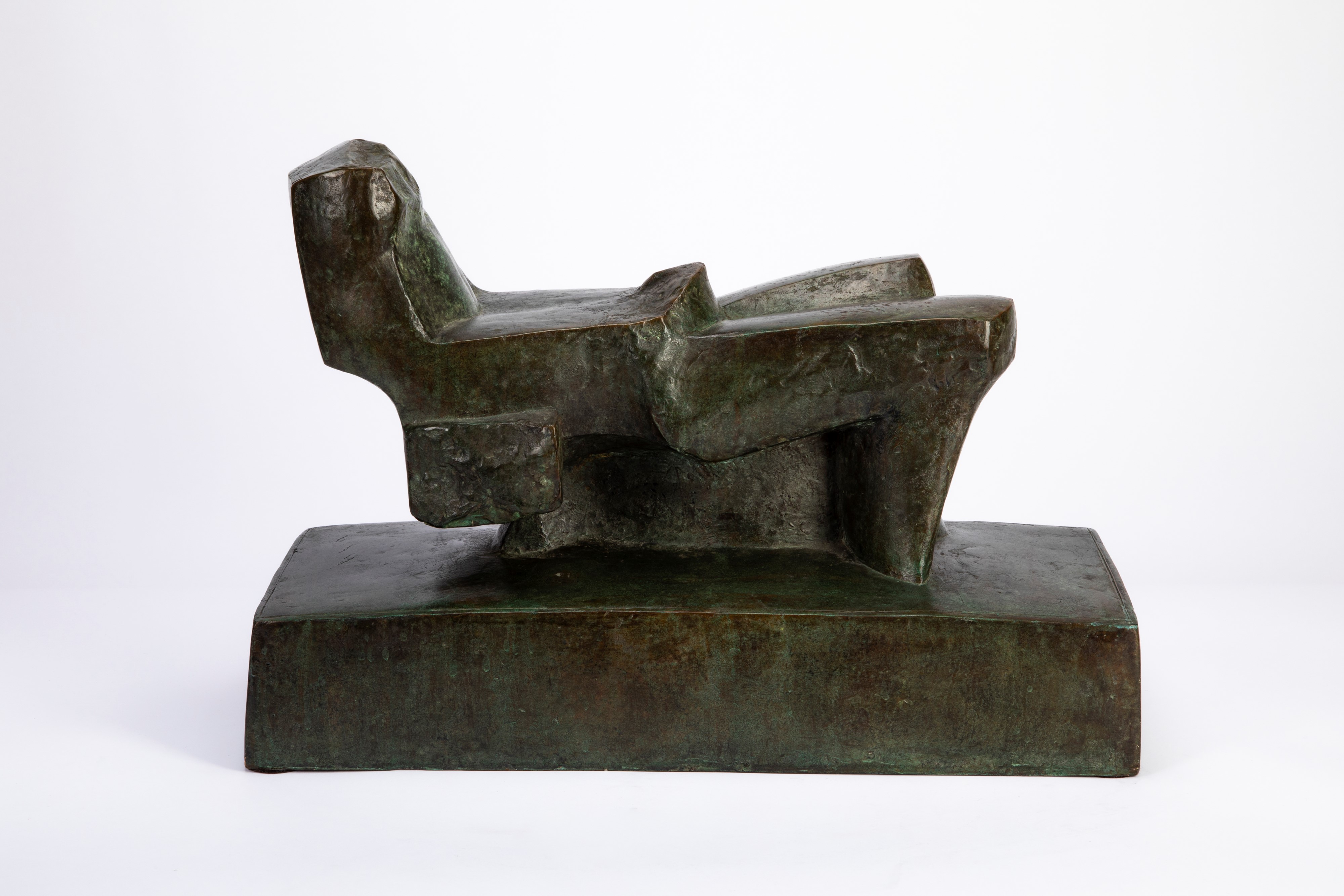 Mario Negri - Figura allungata con uomo seduto, bronzo (1967)