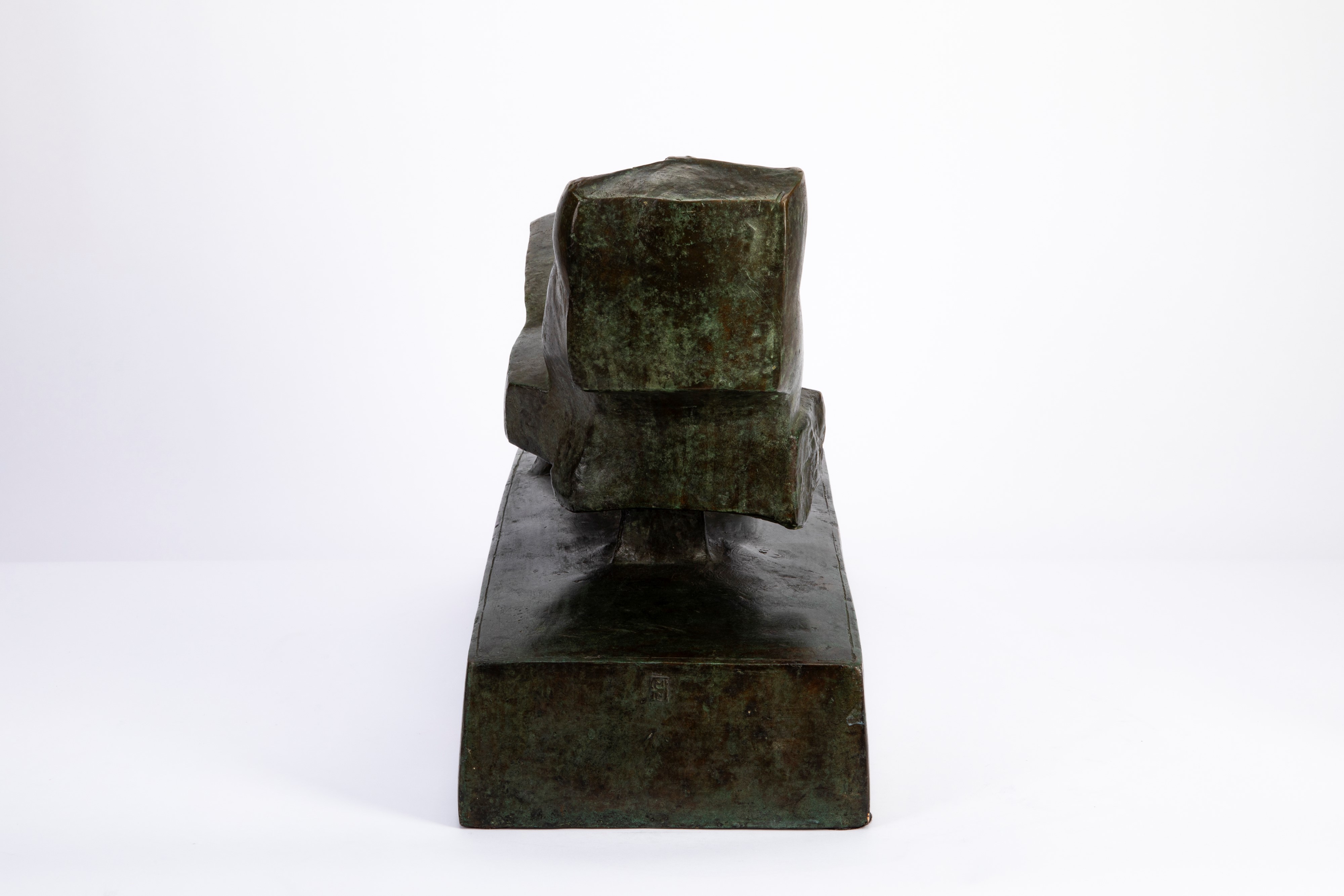 Mario Negri - Figura allungata con uomo seduto, bronzo (1967)